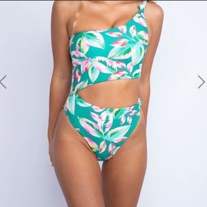 Skatie Nicole one piece S